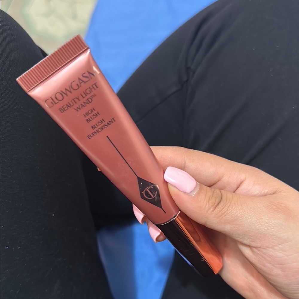 Charlotte Tilbury Glowgasm Beauty Light Wand - Peach Blush